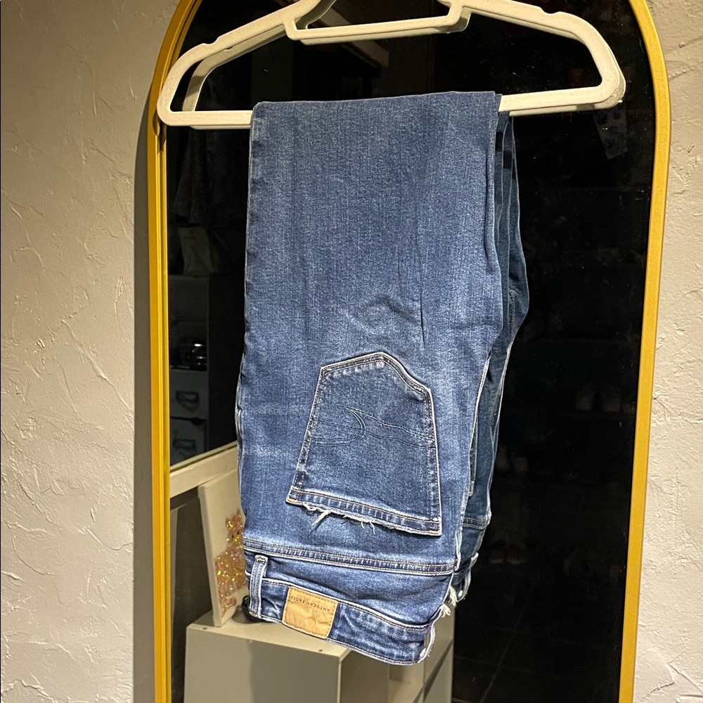 American Eagle Dark Wash Straight Leg Jeans – Raw Hem – Size 4